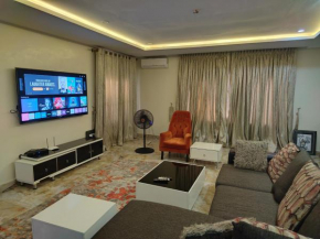 The Continental Apartment, 24hrs Power, Security, Cable TV, Solar Inverter
